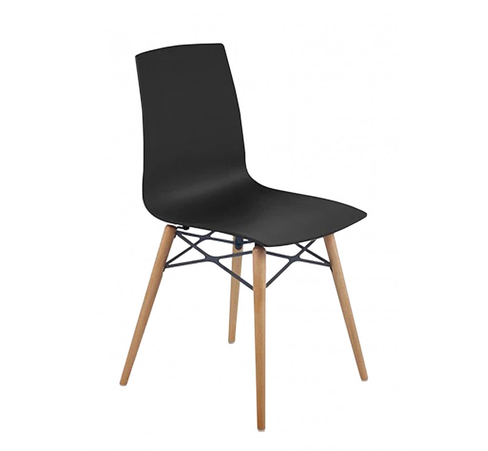 X-treme S Wox Pro chair with beech legs by Papatya | Avant Garde
