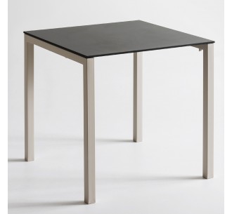 Claro table with compact top