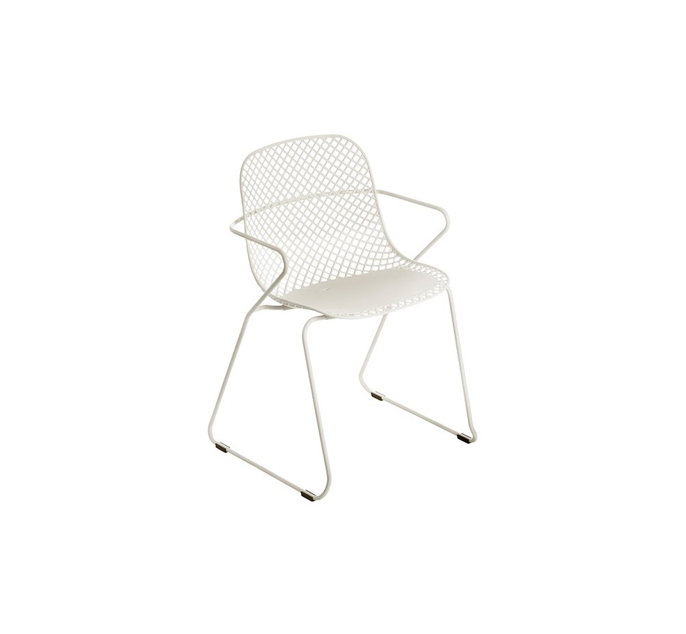 Ramatuelle armchair by Grosfillex | Avant Garde exclusive agent