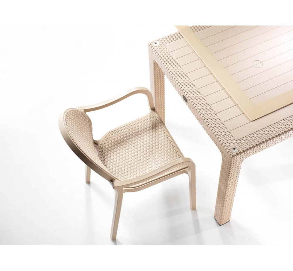 Defence 90 table with glass by Novussi | Avant Garde