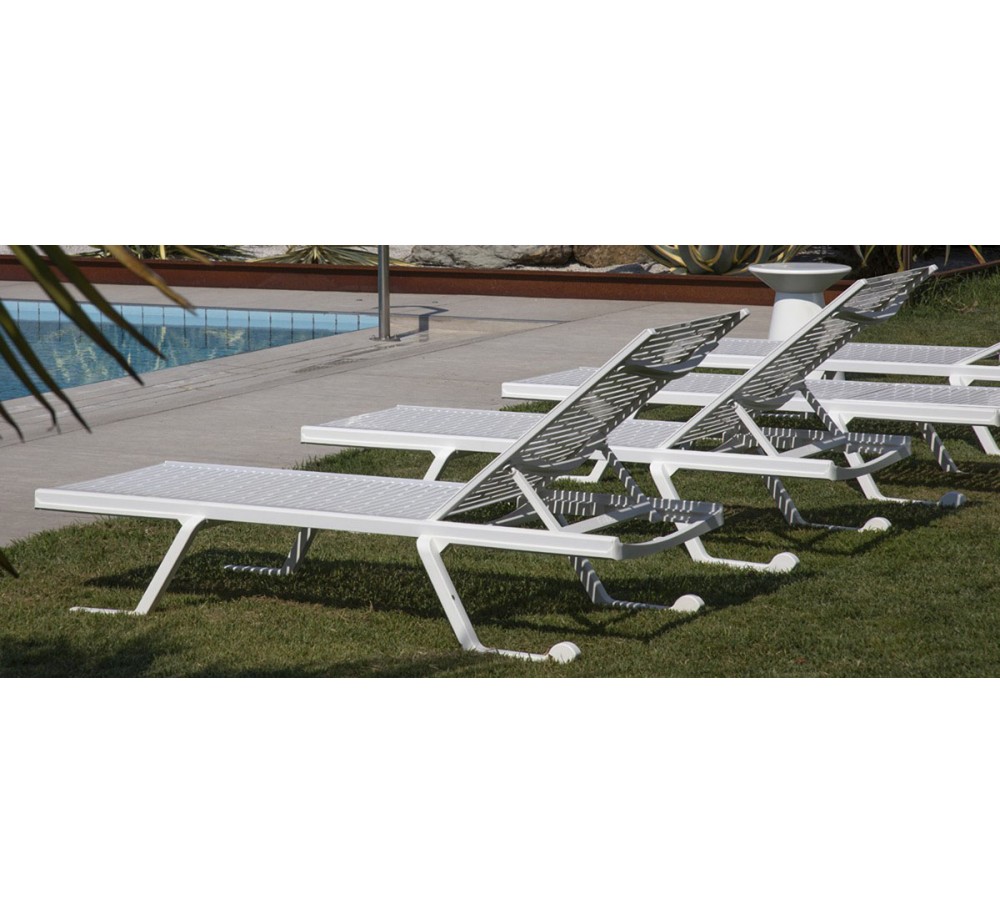 DOGE sunlounger by Gaber | Avant Garde