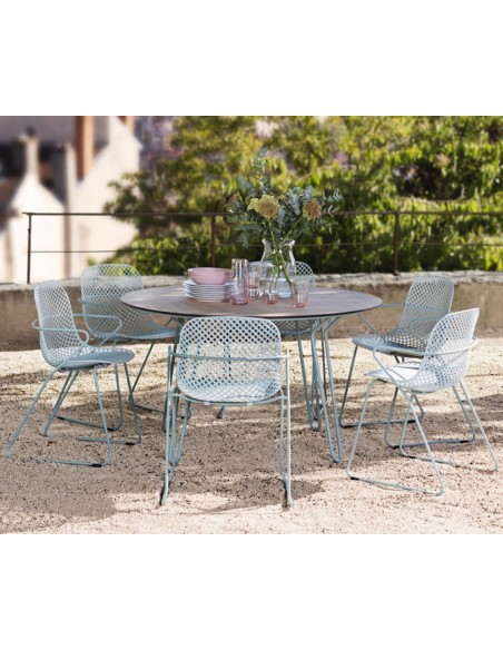 Ramatuelle table by Grosfillex - 2 years guarantee | Avant Garde