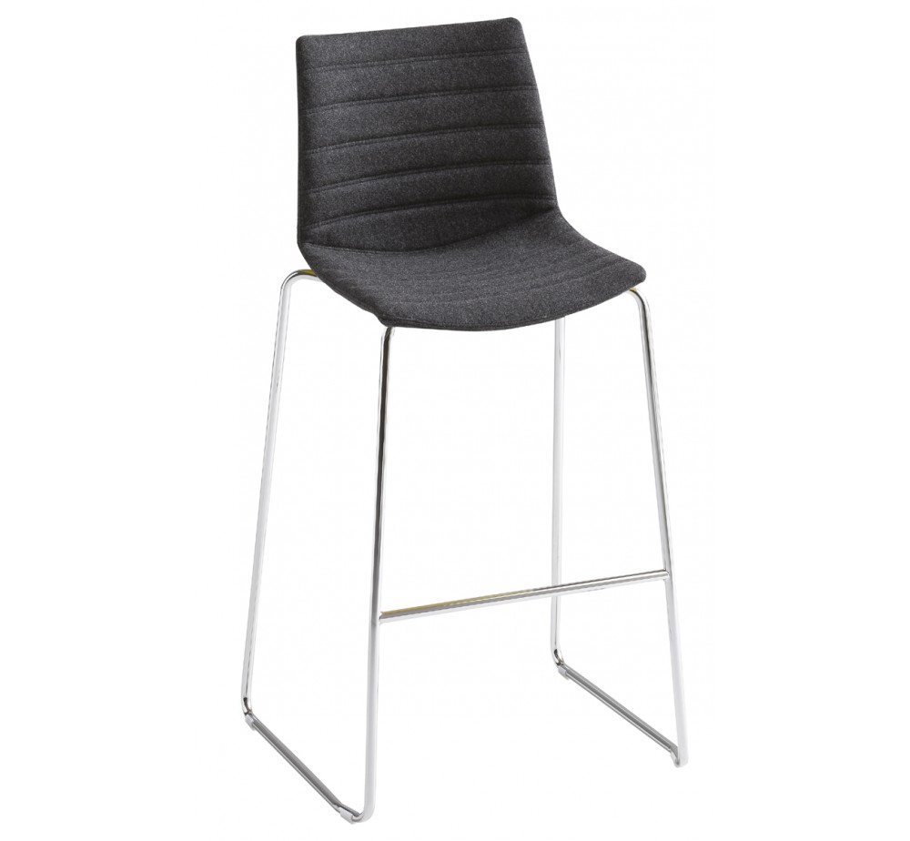 Kanvas ST66 upholstered full σκαμπό bar της Gaber | Avant Garde