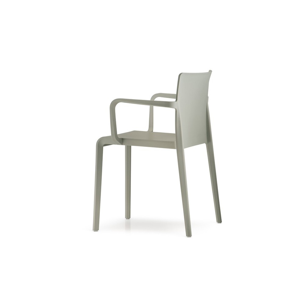 Volt 675 armchair by Pedrali | Avant Garde