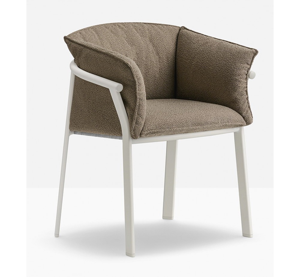 Lamorisse 3685 armchair by Pedrali | Avant Garde